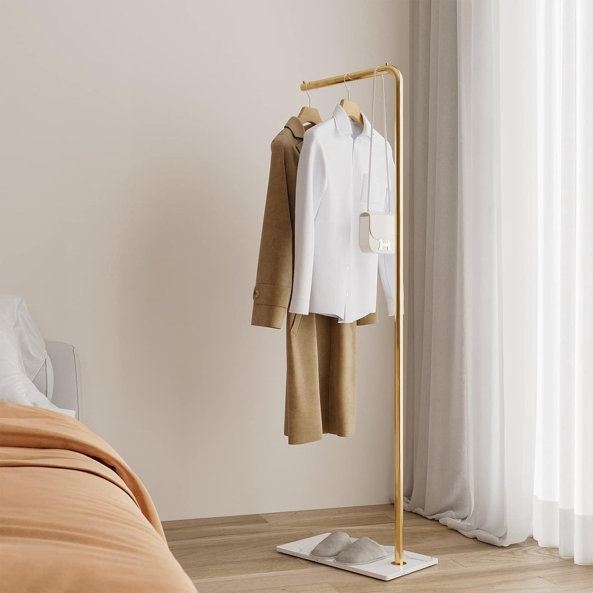 Een moderne staande kapstok, minimalistische slaapkamer- en woonkamerkledinghanger, Italiaanse * binnenkledingstandaard * ijzeren kunstwerk met ronde