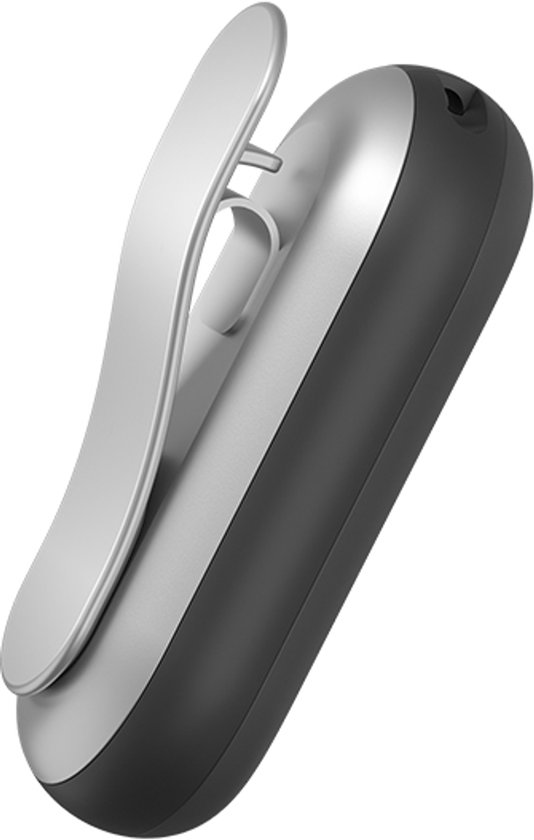 Zwarte Plaude NotePin met zilveren clip, schuin van voren bekeken.