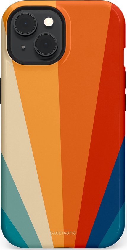 iPhone 15 hoesje met retro zonnestraalpatroon in oranje, geel, blauw en crème.
