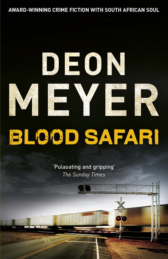 Boekcover 'Blood Safari' van Deon Meyer, met een trein bij een spoorwegovergang.
