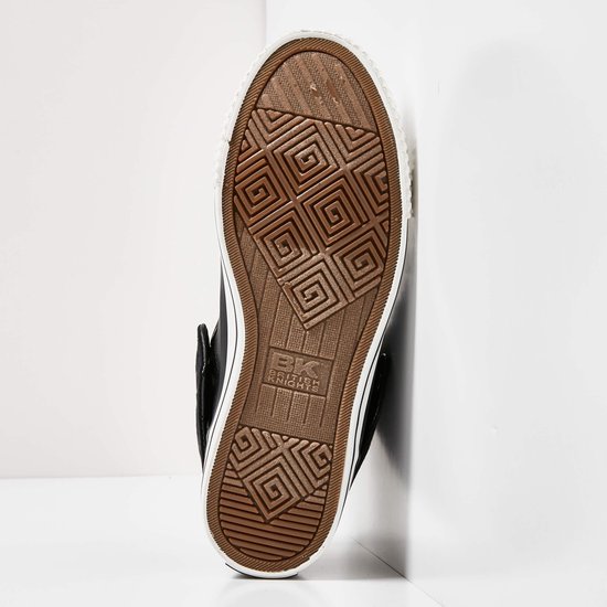Zool van een zwarte sneaker met 'BK British Knights' logo en geometrisch profiel.