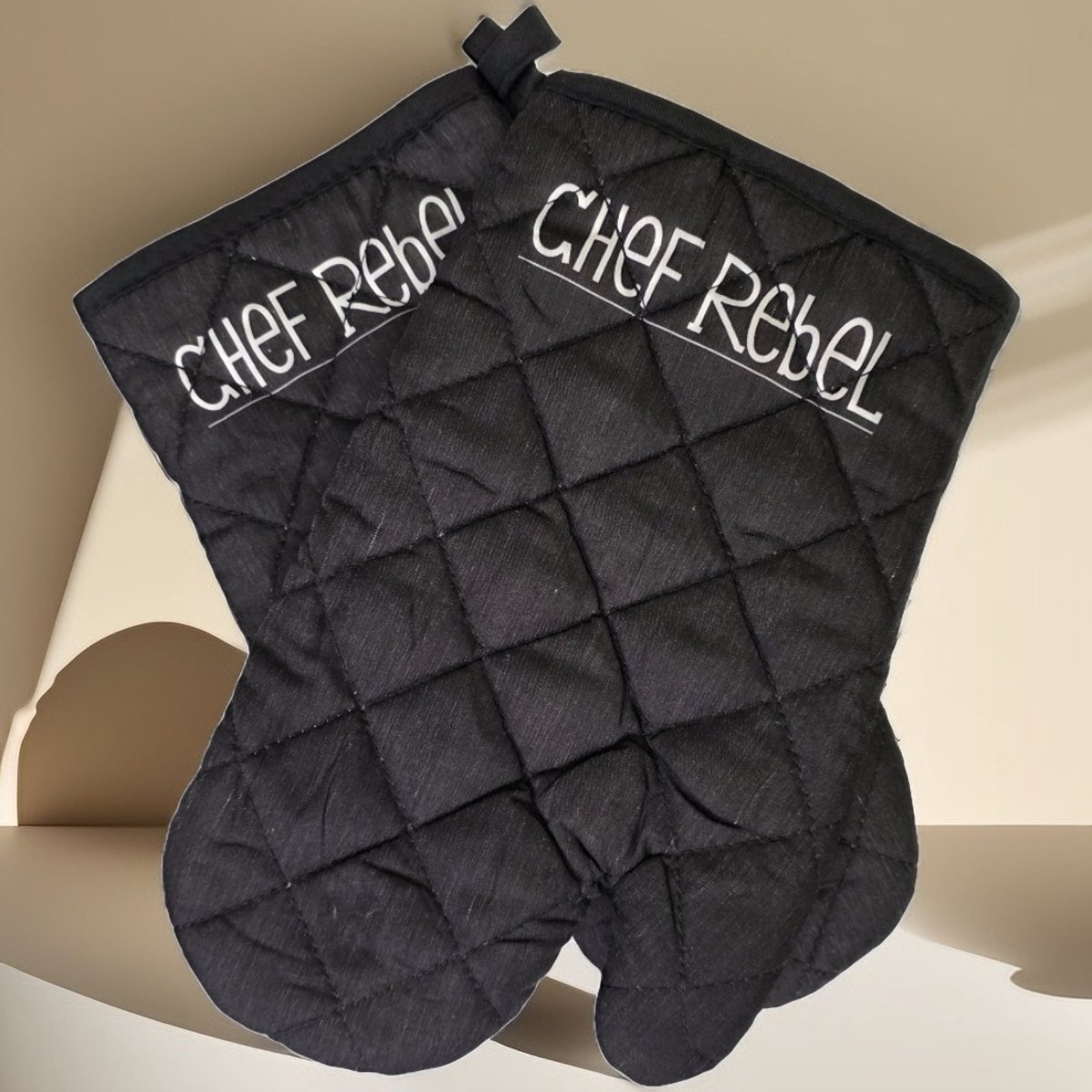 Chef Rebel® Ovenwanten – 2 Stuks – Zwart Katoen – Hittebestendig Tot 250 °C – Met Ophanglus