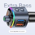 Grijze Wegman Bluetooth FM-zender met extra basfunctie, twee USB-poorten en gekleurde LED-verlichting.