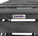 Metalen merkplaatje met Lendo Online logo op een grijze houten containerberging.