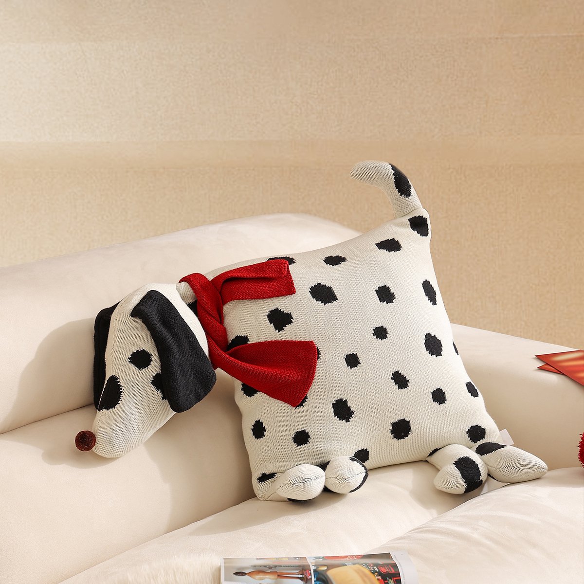 Dalmatiër - Sierkussen in vorm van Dalmatiër - Vormkussen – Zwart/Wit/Rood 42x42 cm - Luxe Pluche Sierkussen voor Kinderkamer & Woondecor – RBAN SPCTRA®