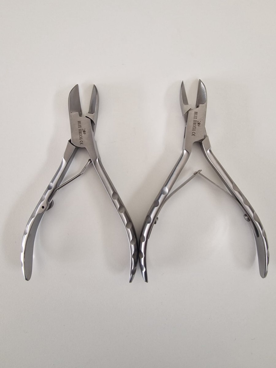 Goedkoopste Belux Surgical Instruments / set van 2Professionele nagelknipper - Gebogen en Recht Bek 12.5 CM
