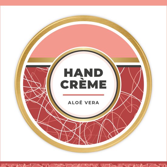 Ronde etiket Hand Crème Aloë Vera met gouden rand. Rode achtergrond met sierlijke witte lijnen.