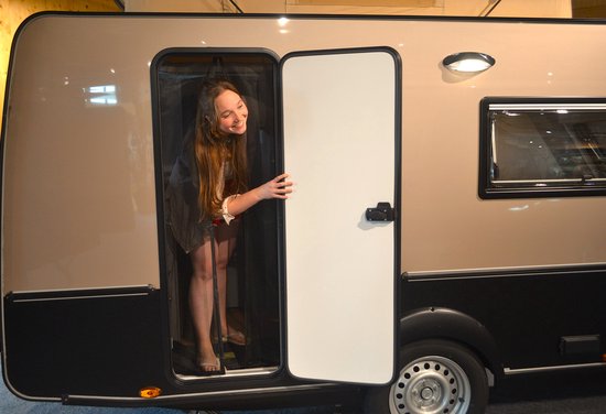 Ki-tec - KC103 - Magnetisch Vliegengordijn Camper & Caravan - 60x185 cm - Zelfsluitend - Outdoor Gaas - Kind- & Huisdiervriendelijk van Merkloos — afbeelding 4