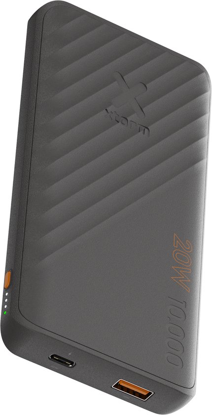 Grijze Xtorm powerbank met een geribbeld patroon en de tekst "20W 10.000".