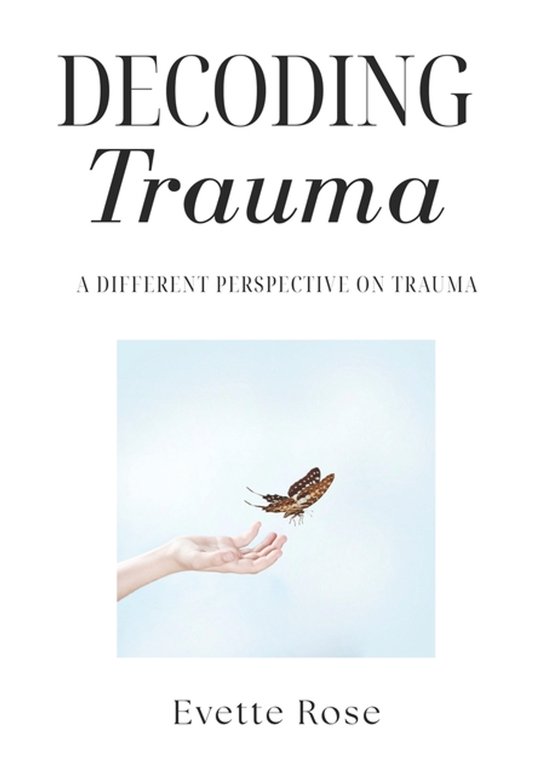 Couverture de livre intitulée 'DECODING Trauma'. Un papillon voltige au-dessus d'une main ouverte sur fond bleu doux.