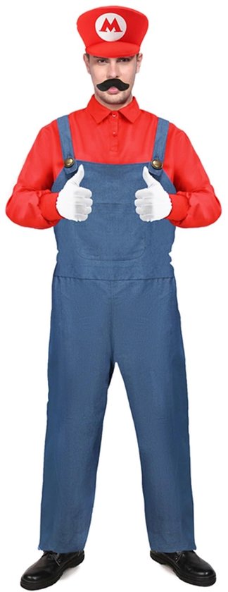 Man met loodgieter kostuum, rood shirt, blauwe overall, rode pet met M, witte handschoenen en zwarte schoenen.