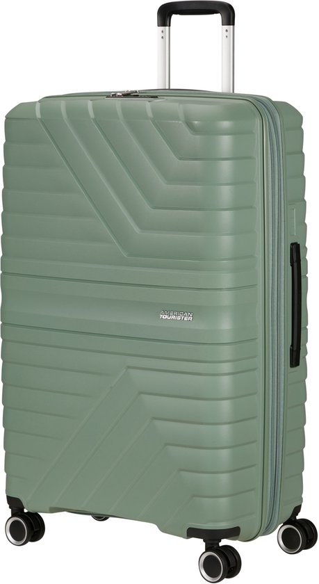 Gesloten groene American Tourister koffer met groeven, logo en wieltjes.