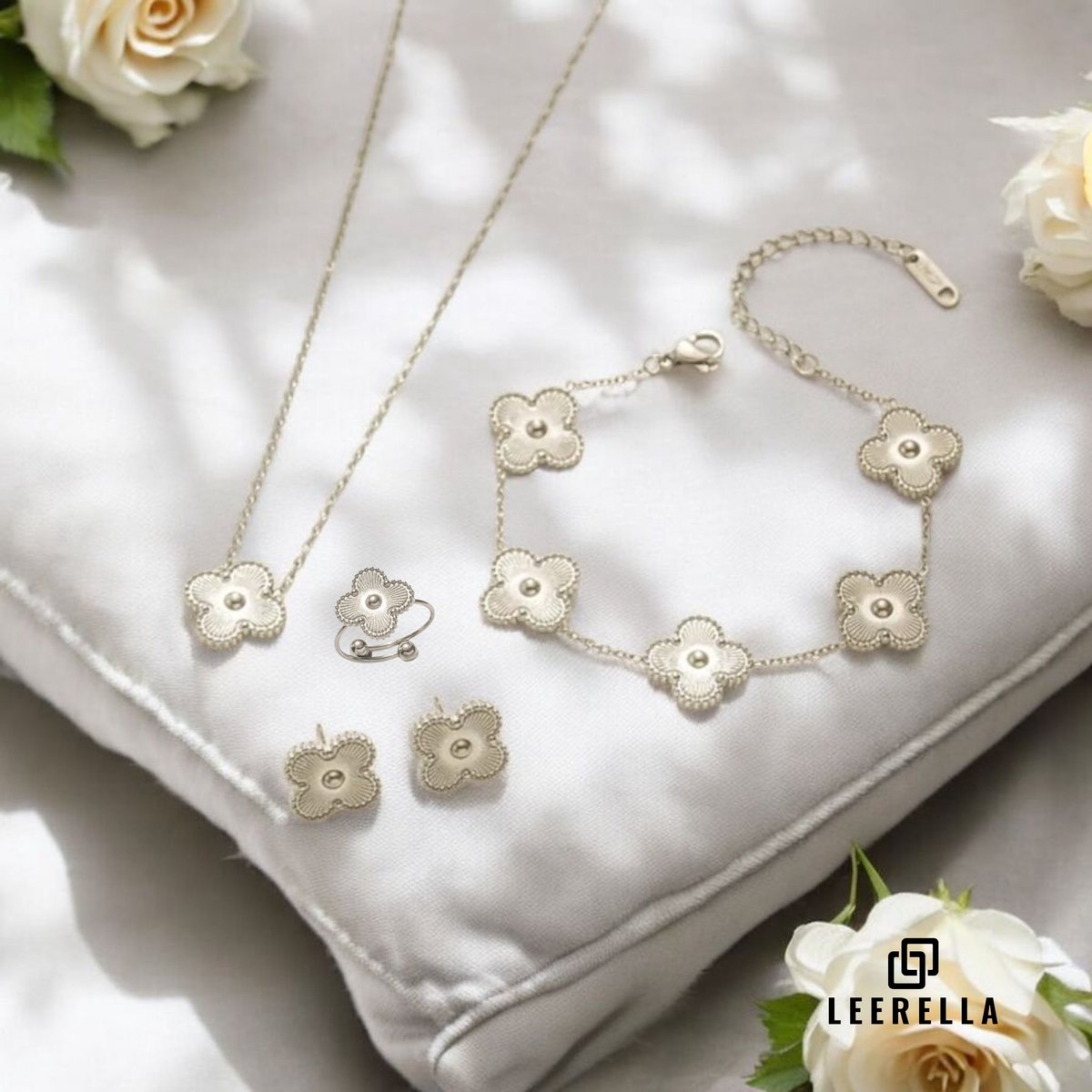 Leerella Luxe Klaver Sieradenset Zilverkleurig - Ketting, Armband, Oorbellen & Verstelbare Ring