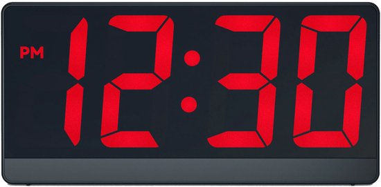 Digitale wekker met rood display dat 12:30 weergeeft.