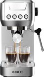 Zilverkleurige espressomachine met twee kopjes espresso.