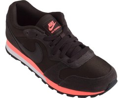 Nike MD Runner 2 Sportschoenen - Maat 40 - Vrouwen - bruin/roze | bol.com