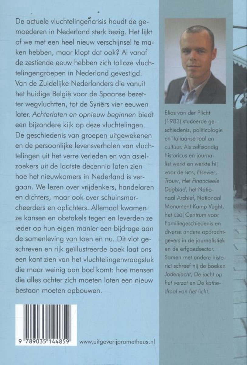 Foto van Elias van der Plicht, auteur, met een grijze jas en een wit overhemd.