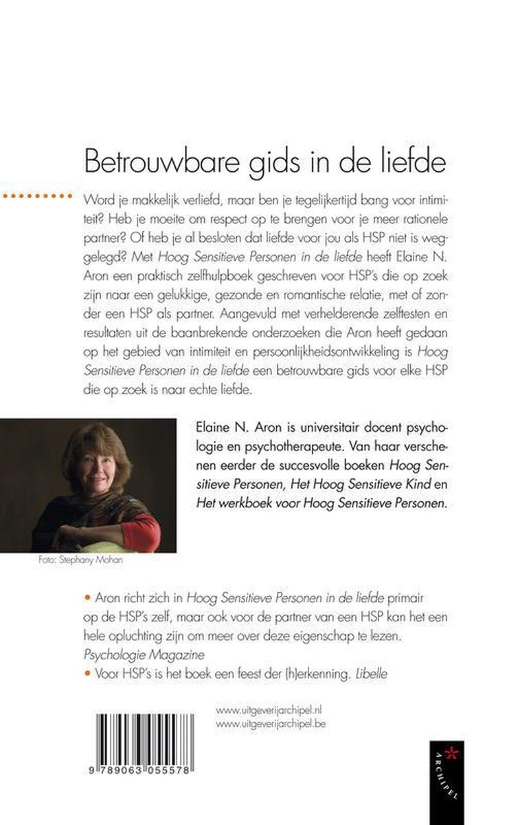 Achterkant van het boek 'Betrouwbare gids in de liefde'. Bevat tekst en een foto van de auteur Elaine N. Aron.