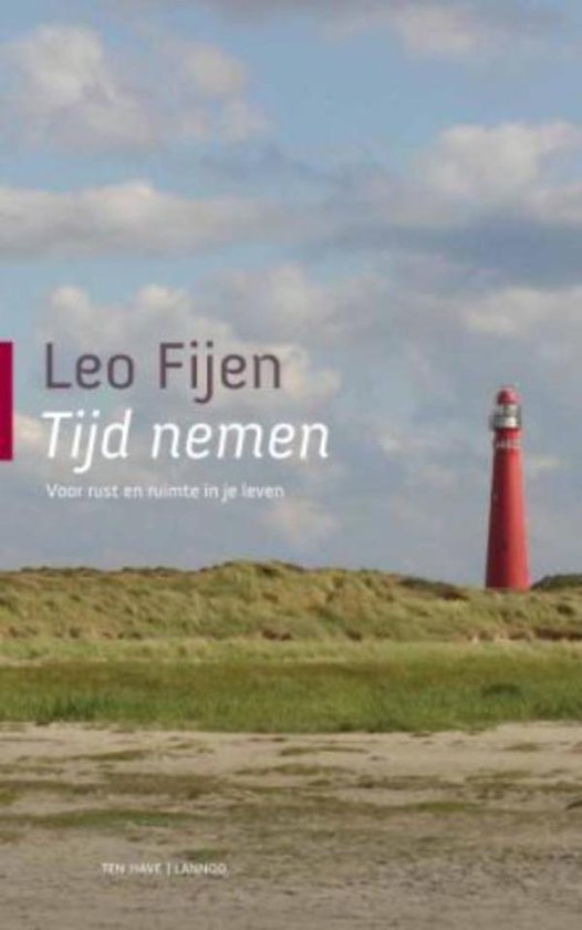 Boek 'Tijd nemen' van Leo Fijen, met een rode vuurtoren op een duin.