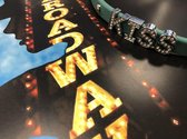 Colori 4 BRA10068 Siliconen Armband met Tekst Kiss - Zilverkleurig / Donker Groen