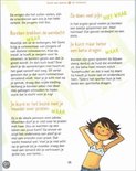 Pagina met tekst en illustratie van een lachend meisje over het dragen van een beha.
