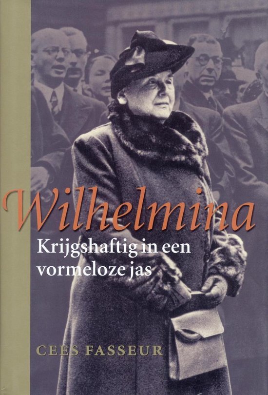 Cover van het boek 'Wilhelmina / Krijgshaftig in een vormeloze jas' van C. Fasseur