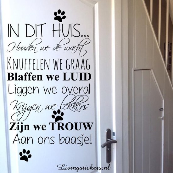 Sticker In dit huis hondsticker voor op de deur of muurhuisdier stickerWit