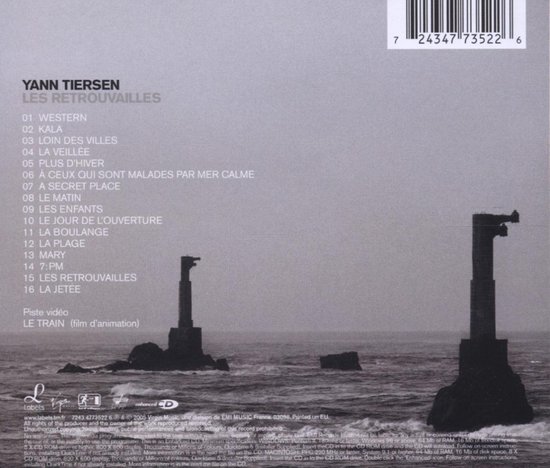 Yann Tiersen Les Retrouvailles albumhoes met vuurtorens in de zee op de achtergrond.