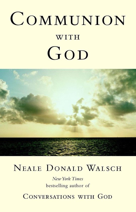 Boekcover "COMMUNION WITH GOD" van Neale Donald Walsch, met een foto van de oceaan en de zon die door de wolken schijnt.