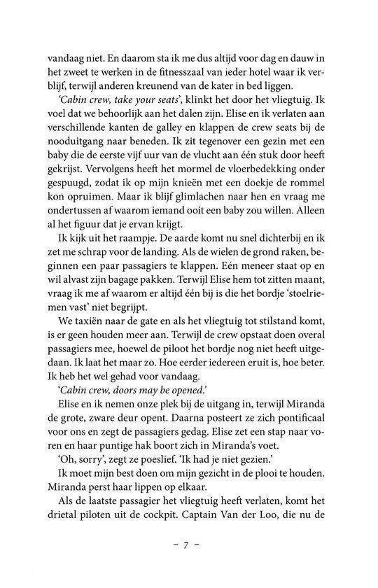 Tekstpagina uit een boek, met een dialoog over een vliegreis en de bemanning.