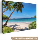 Une plage tropicale avec du sable blanc, des palmiers et une mer d'azur, avec système de suspension.
