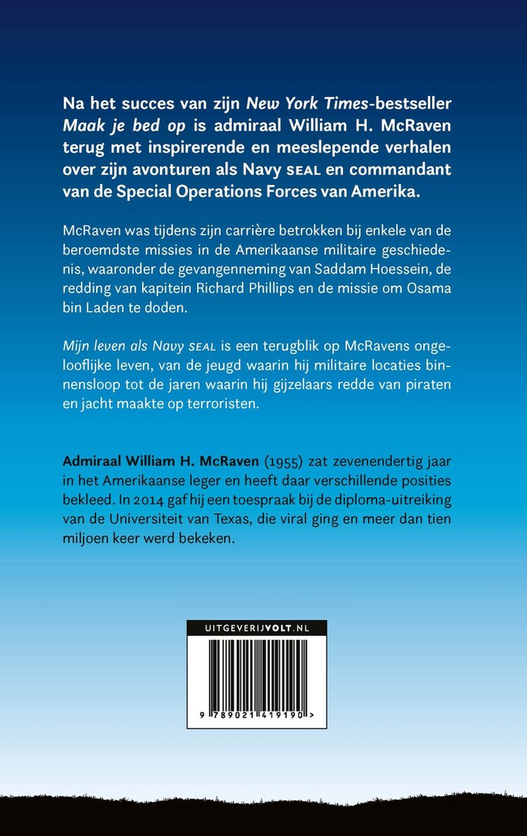 Boekrug met tekst over admiraal William H. McRaven en zijn carrière bij de Navy SEALs. Met uitgeverij Volt logo en ISBN.