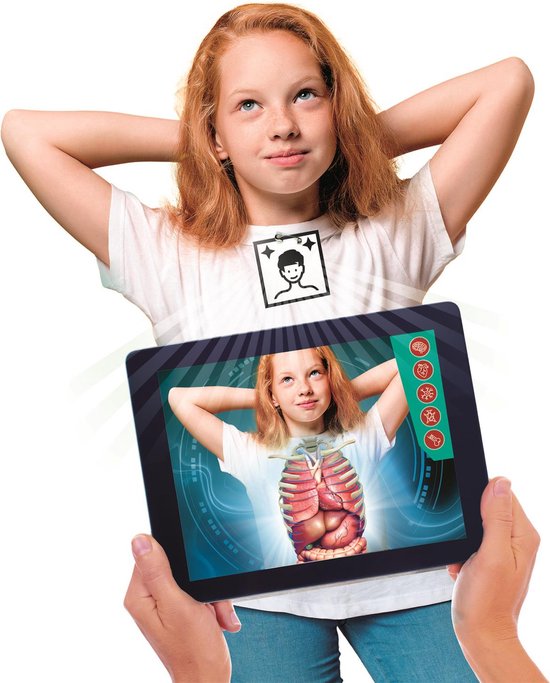 Meisje kijkt omhoog terwijl ze een tablet vasthoudt die haar anatomie toont.