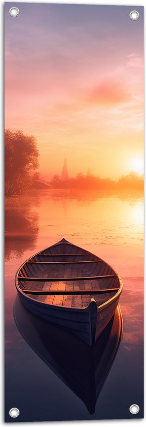 Tuinposter – Houten Bootje Dobberend op het Water bij Felkleurige Zonsondergang - 30x90 cm Foto op Tuinposter (wanddecoratie voor buiten en binnen)