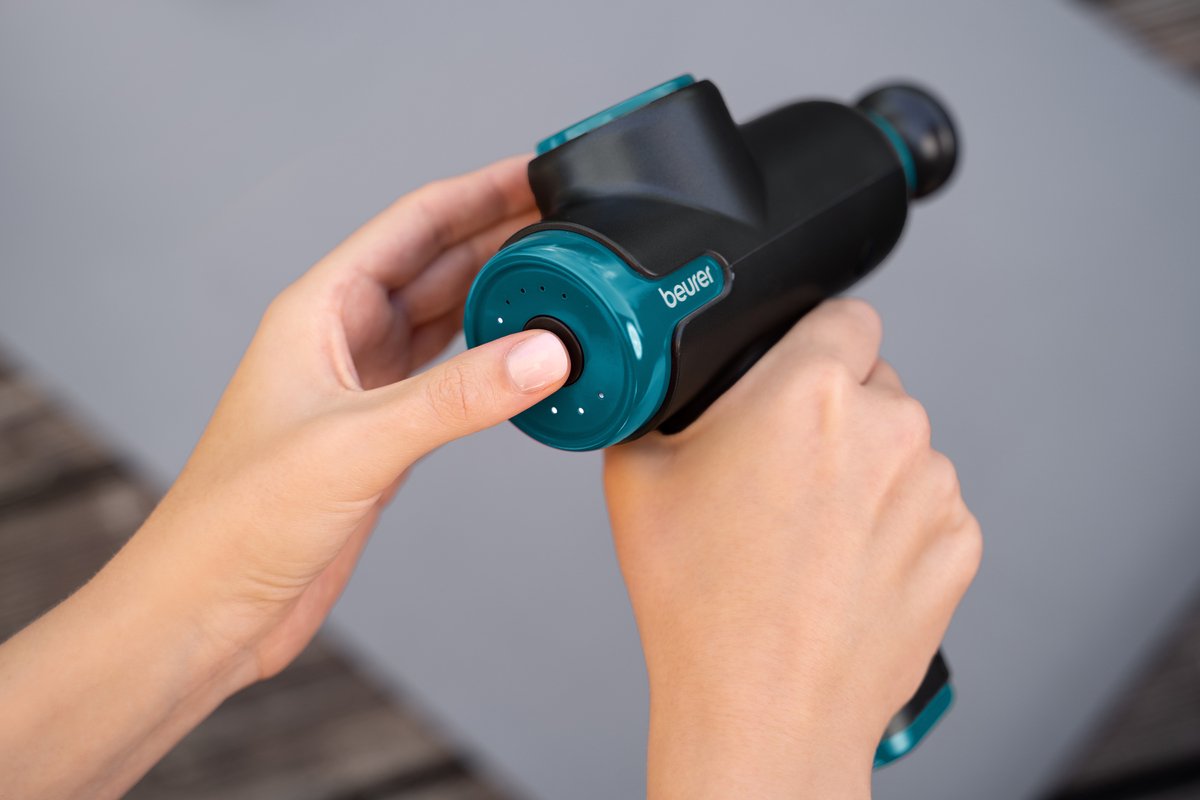 Afbeelding 3 van Beurer MG 99 Massage Gun - Massageapparaat - Triggerpoints - 5 Intensiteitsniveaus - 4 Opzetstukken - 5 Uur draadloos gebruik - Krachtig vermogen - 3 Jaar garantie
