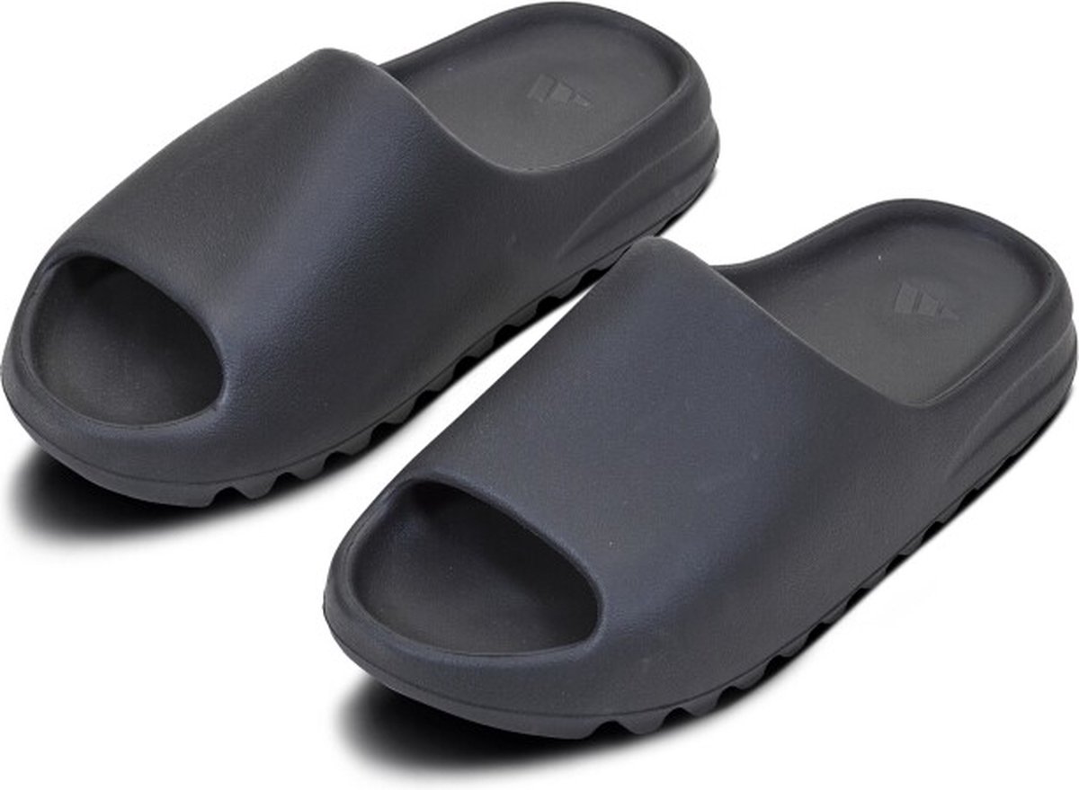 SNEAKERPERRON- yeezy slide onyx - sneakers- slippers - zwart- sandaal-zomer