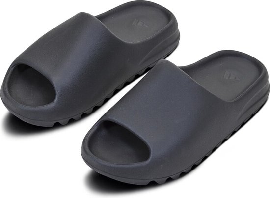 SNEAKERPERRON - yeezy slide onyx - baskets - chaussons - noir - sandale -  été | bol