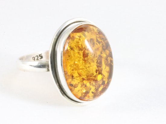 Ovale zilveren ring met amber - maat 17