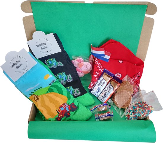 Cadeau box – Boer - Boerderij – Tractor - Gefeliciteerd - Verrassings Pakket – Verjaardag - Gift box - Grappig - Cadeau voor vrouw man – Kado – Sokken - Verjaardags cadeau – Jarig -Geschenkdoos –LuckyDay Socks - Maat 36-40
