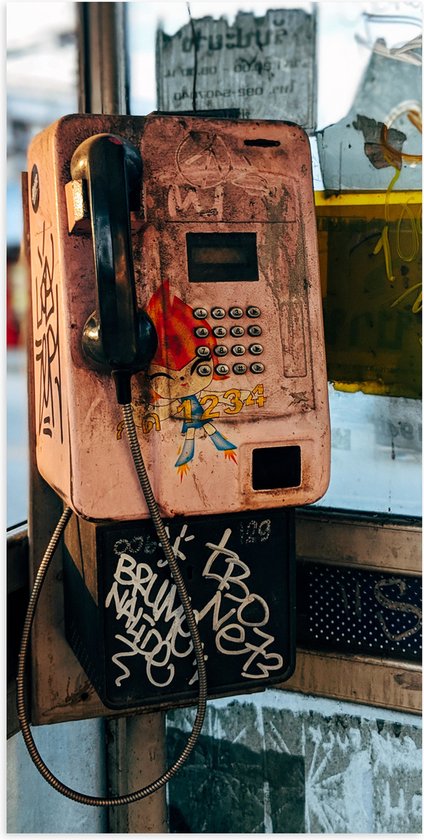 Poster Glanzend – Verroeste Telefoon in Telefooncel - 50x100 cm Foto op Posterpapier met Glanzende Afwerking