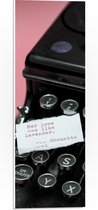 PVC Schuimplaat- Quote op Wit Papier Liggend op Zwarte Vintage Typemachine op Roze Achtergrond - 20x60 cm Foto op PVC Schuimplaat