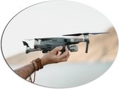 Dibond Ovaal - Drone in Handen van Mensen - 80x60 cm Foto op Ovaal (Met Ophangsysteem)