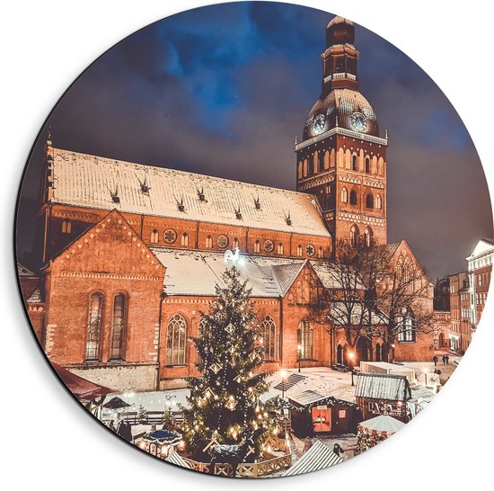 Dibond Muurcirkel - Gebouw - Kerk - Kraampjes - Markt - Mensen - Kerstboom - Sneeuw - 40x40 cm Foto op Aluminium Muurcirkel (met ophangsysteem)