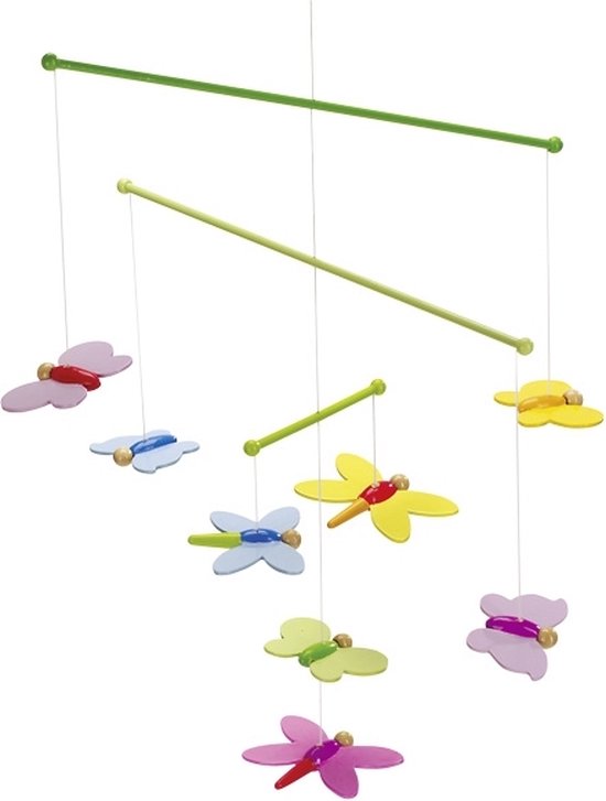 Houten mobiel met kleurrijke vlinders in roze, geel, blauw en groen aan groene stangen.