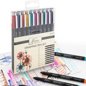 Nassau Fine Art Gekleurde Fineliners 10PCS - Pigment Fineliners Tekenpennen Voor Volwassenen 9 Fineliners + 1 Zwarte Brush Pen - Handlettering - Bullet Journaling - Ontwerpen - Designs - Cartoons - Tekeningen
