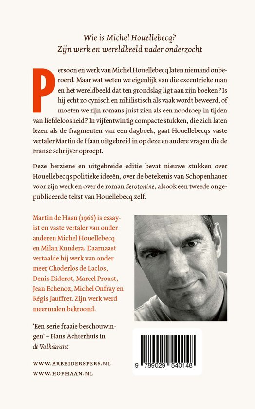 Boekomslag achterkant met tekst over "Wie is Michel Houellebecq" en een afbeelding van een man.