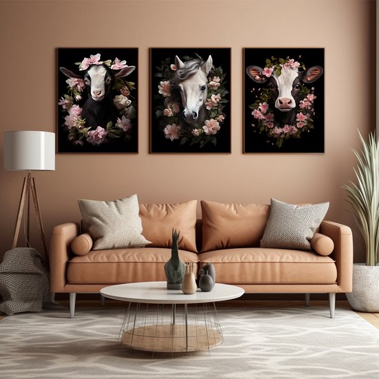 Posterset met Koe, Geit en Paard omringd met mooie roze bloemen op zwarte achtergrond. 30x40cm zonder wissellijst