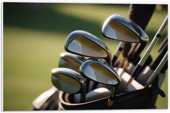 PVC Schuimplaat- Golf Clubs in Trolley op Golfbaan - 60x40 cm Foto op PVC Schuimplaat