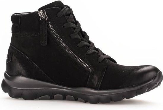 Zwarte Gabor Rollingsoft hoge veterschoen met rits aan de zijkant.