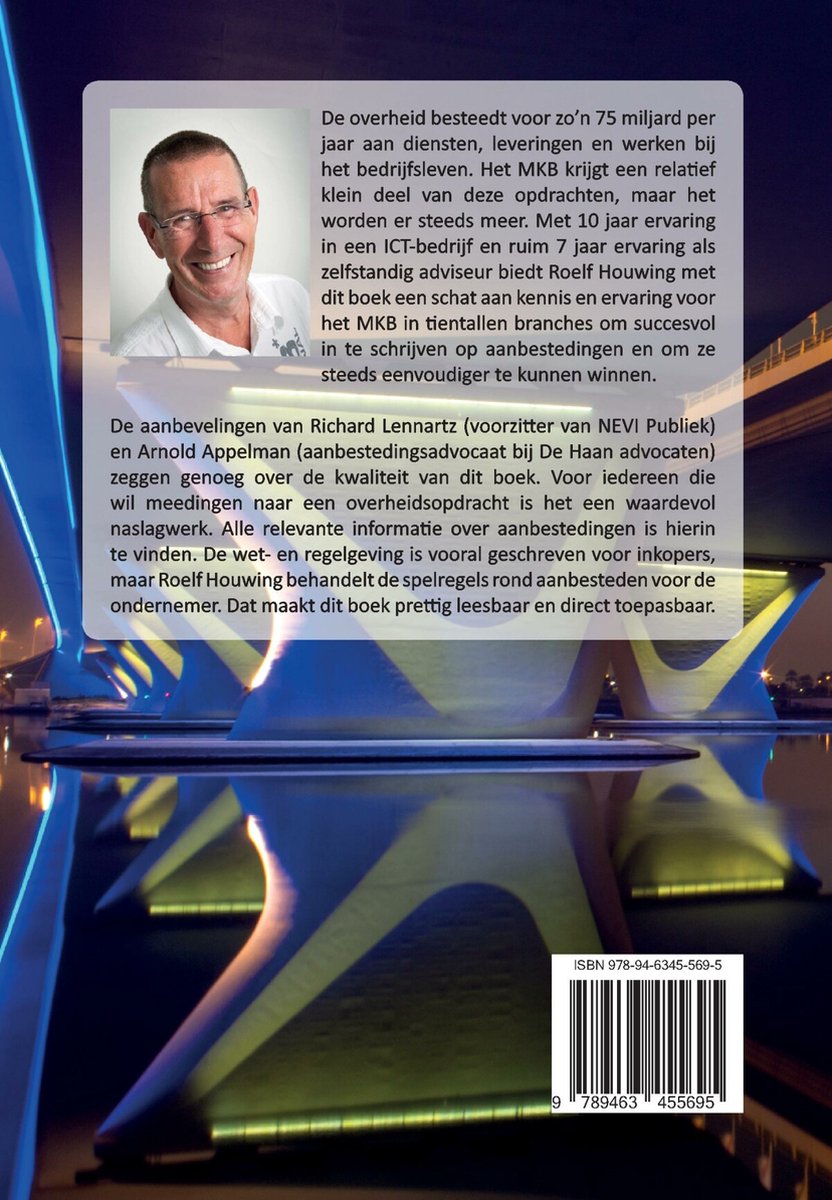 Achterkant boek "Aanbestedingen winnen" met foto van Roelf Houwing en tekst over het boek.